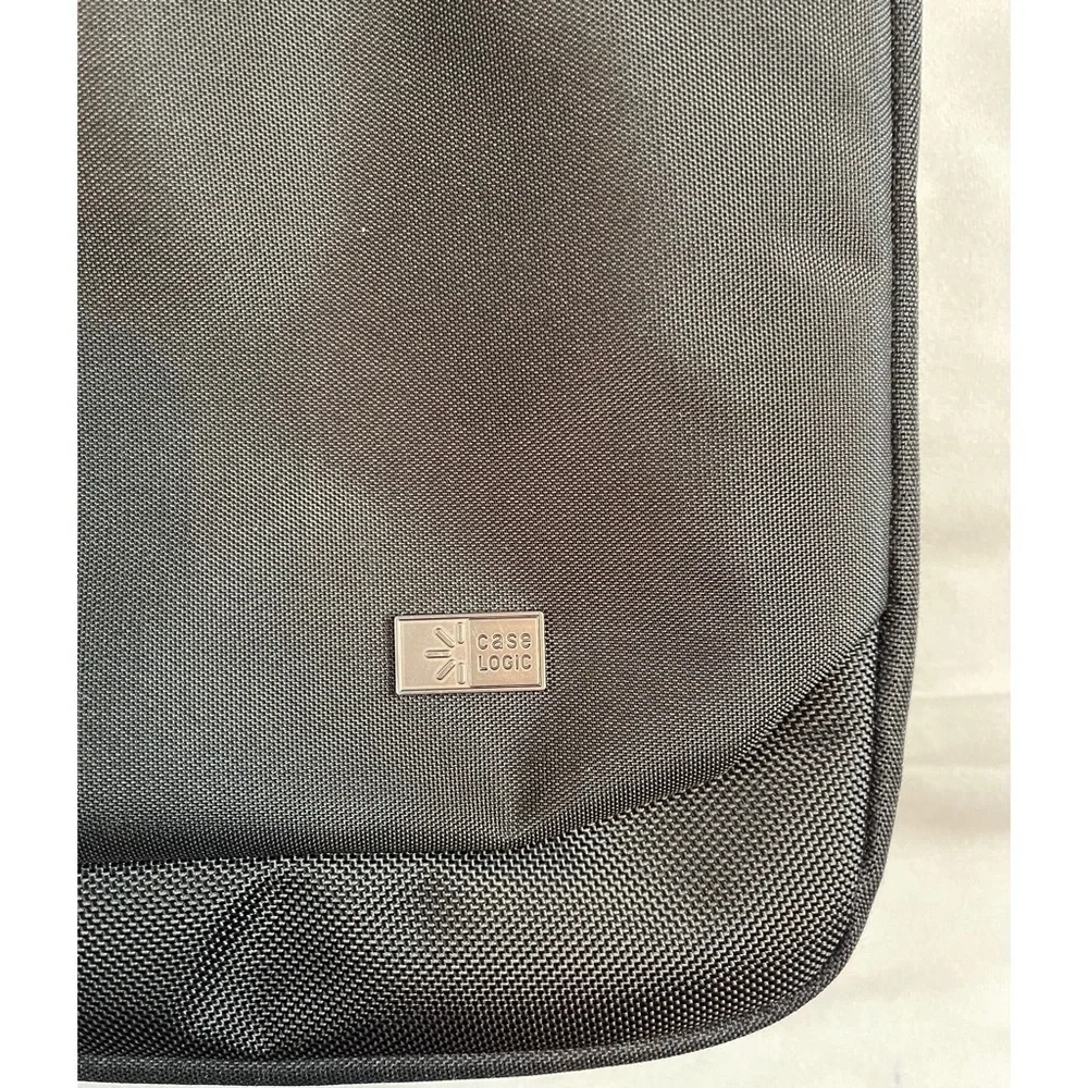 Black Laptop Case New With Zipper Closure